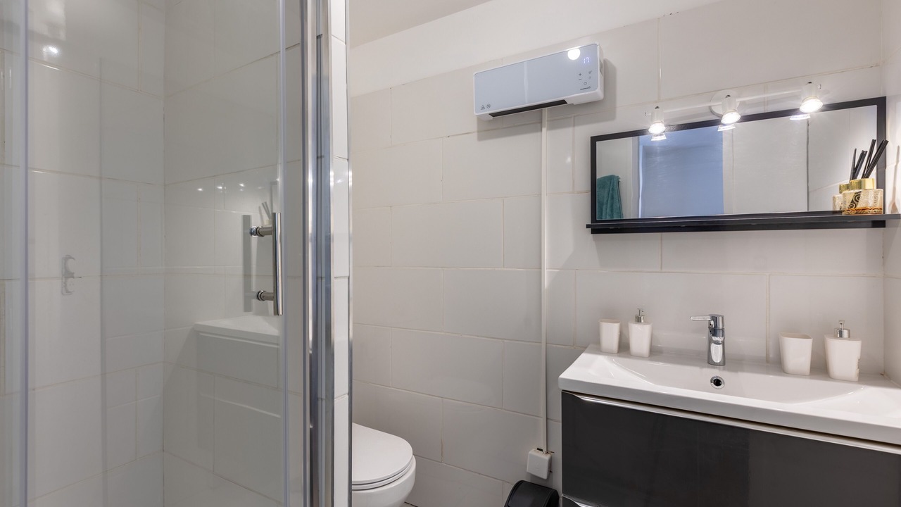 Photo of Bathroom in Err