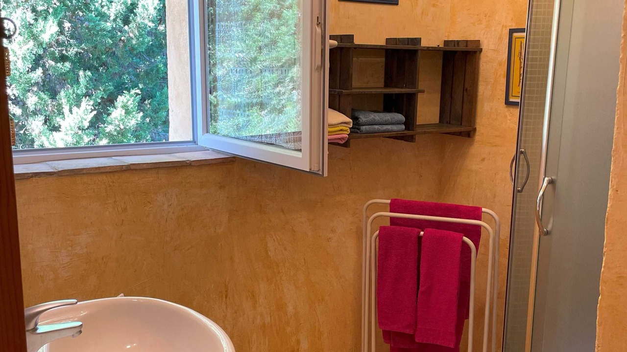 Photo of Bathroom in Suze-la-Rousse