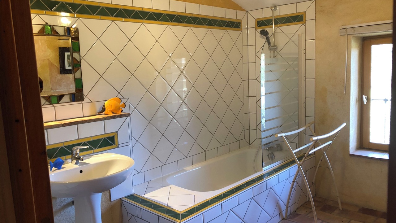 Photo of Bathroom in Suze-la-Rousse