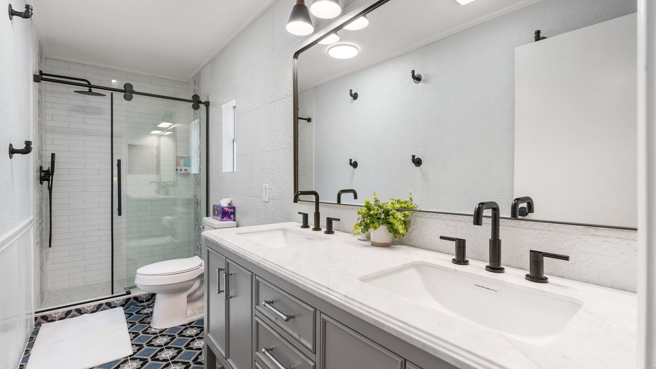 Photo of Bathroom in Willis