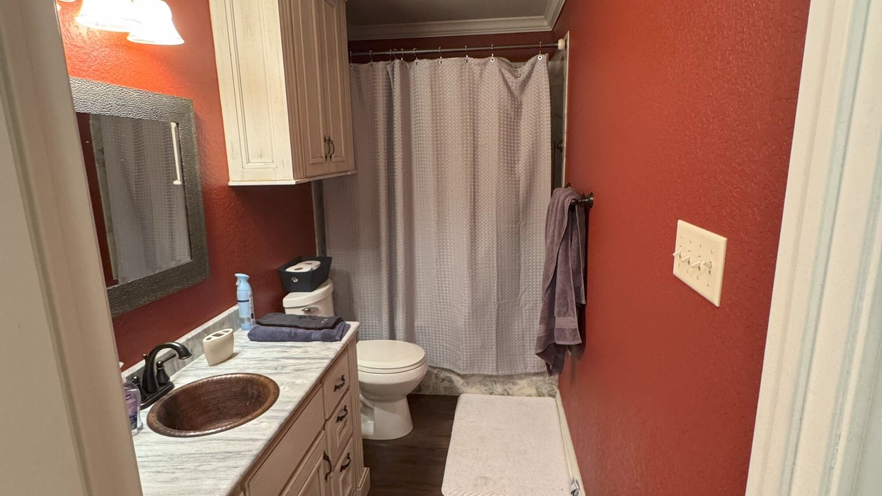 Photo of Bathroom in Kemp