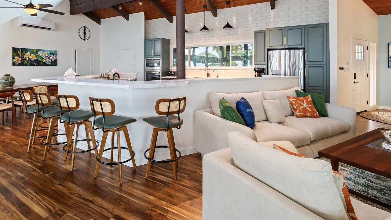 Photo of Livingroom in Kawela Bay