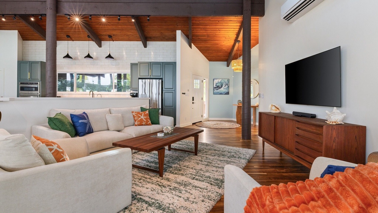 Photo of Livingroom in Kawela Bay