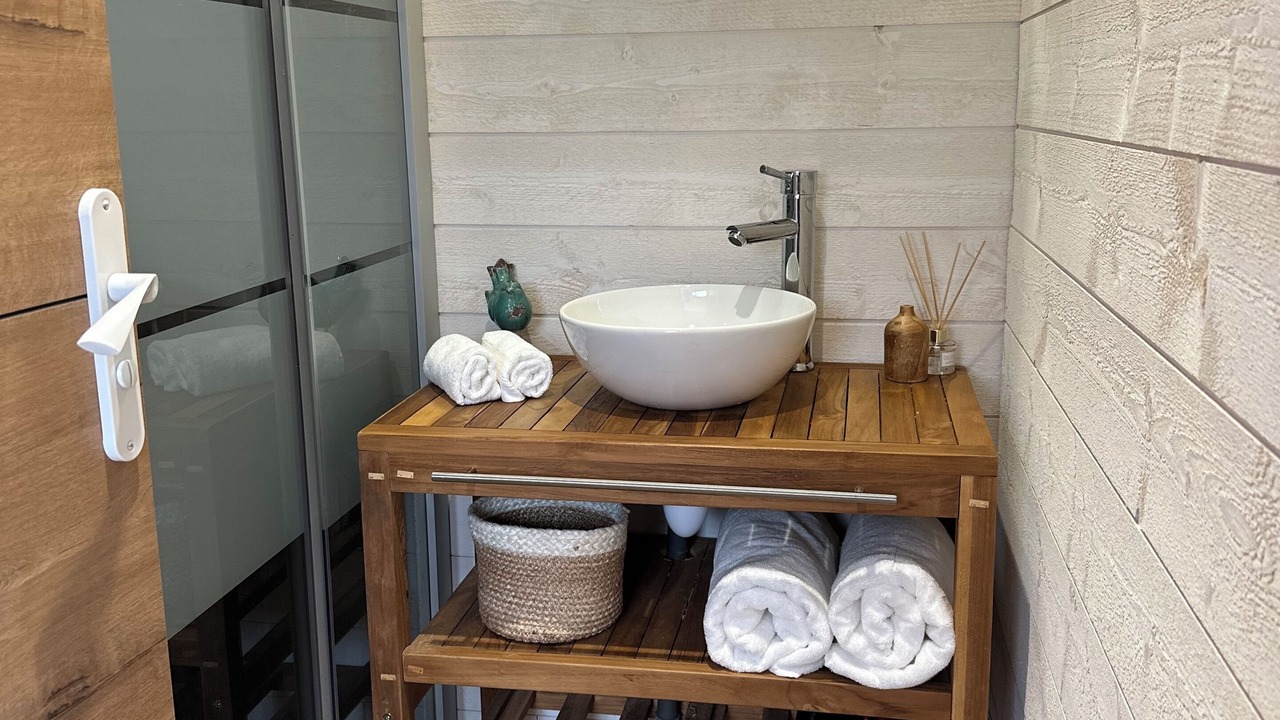 Photo of Bathroom in St-Jean-des-Champs