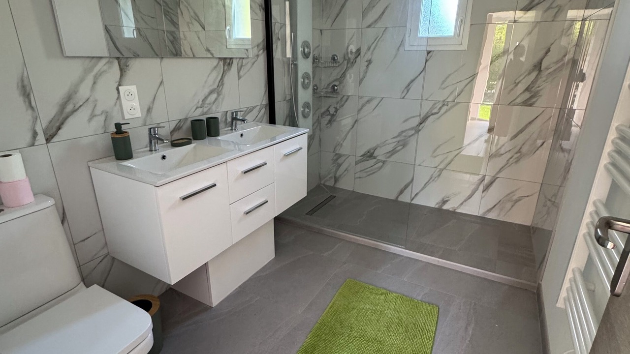 Photo of Bathroom in Lattes