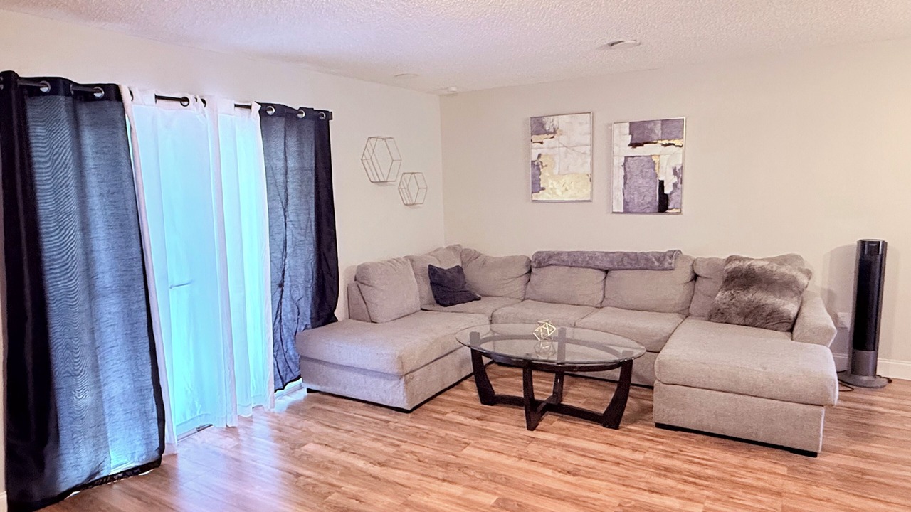 Photo of Livingroom in Candler