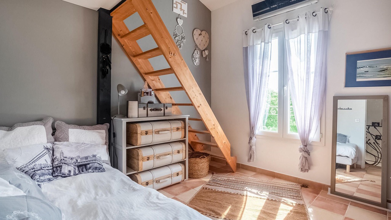 Photo of Others in Cabris