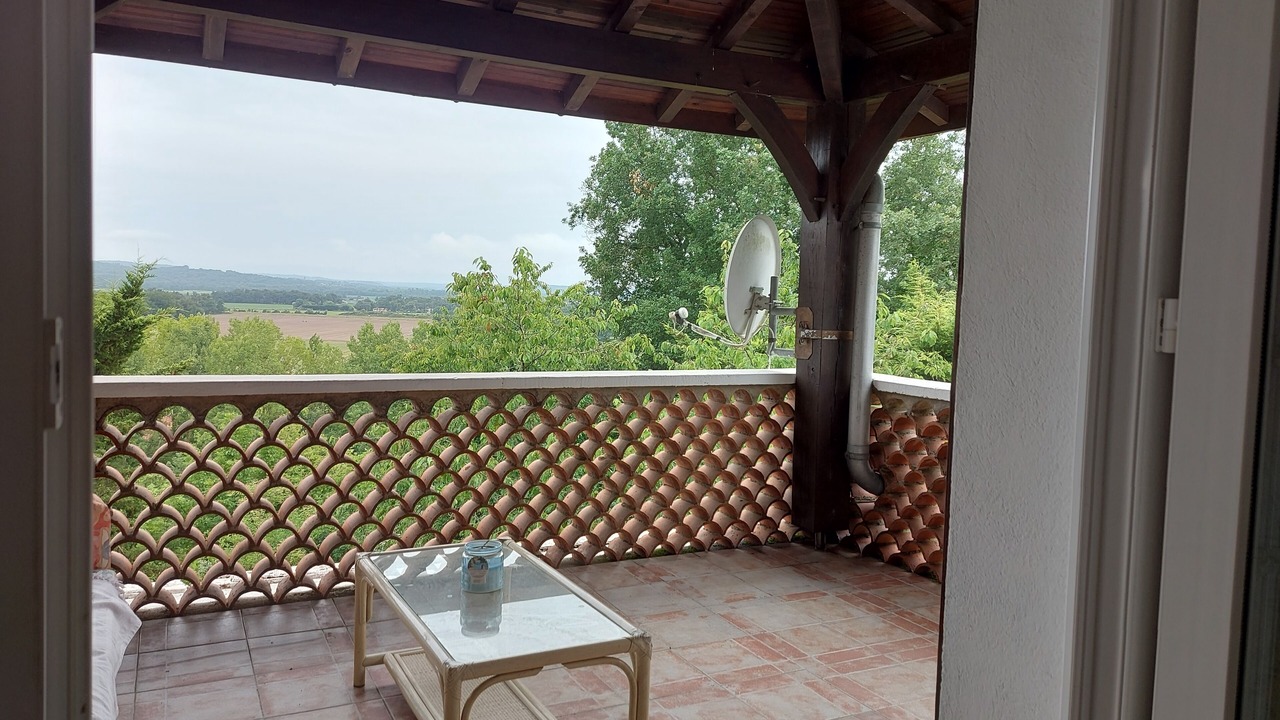 Photo of Patio Balcony in Barcelonne-du-Gers