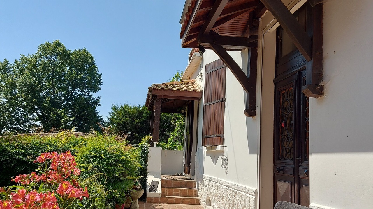 Photo of Patio Balcony in Barcelonne-du-Gers