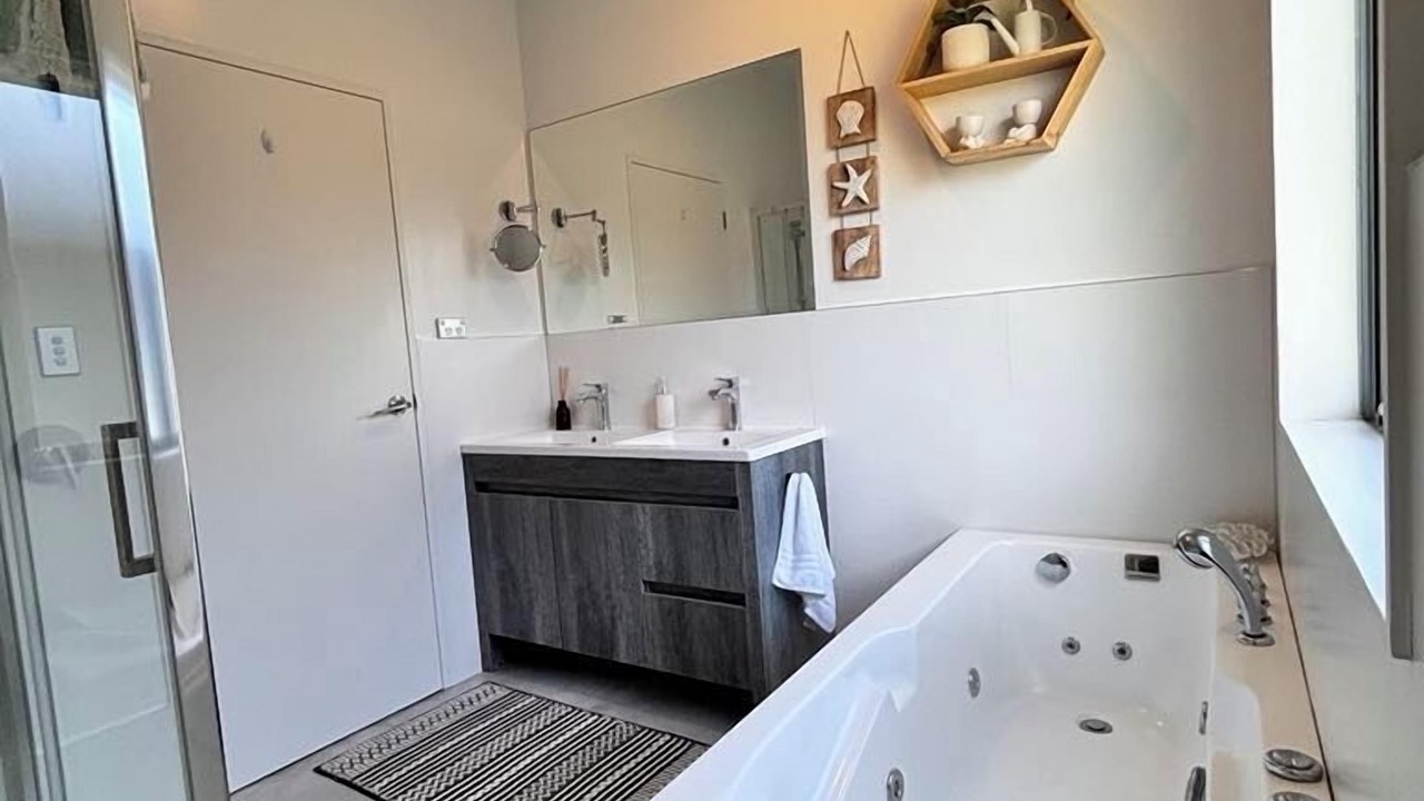 Photo of Bathroom in Matarangi