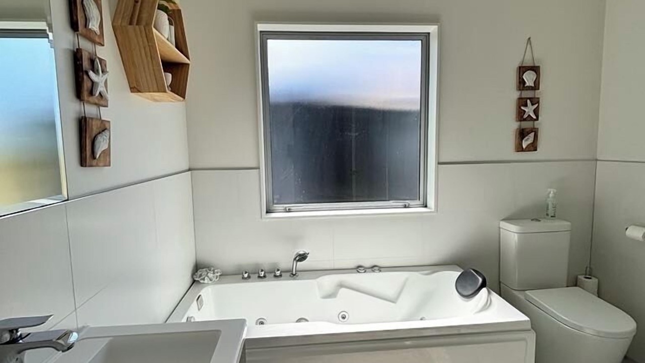 Photo of Bathroom in Matarangi