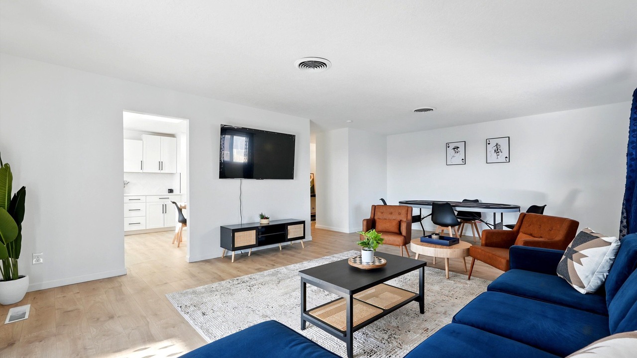 Photo of Livingroom in Academy Place