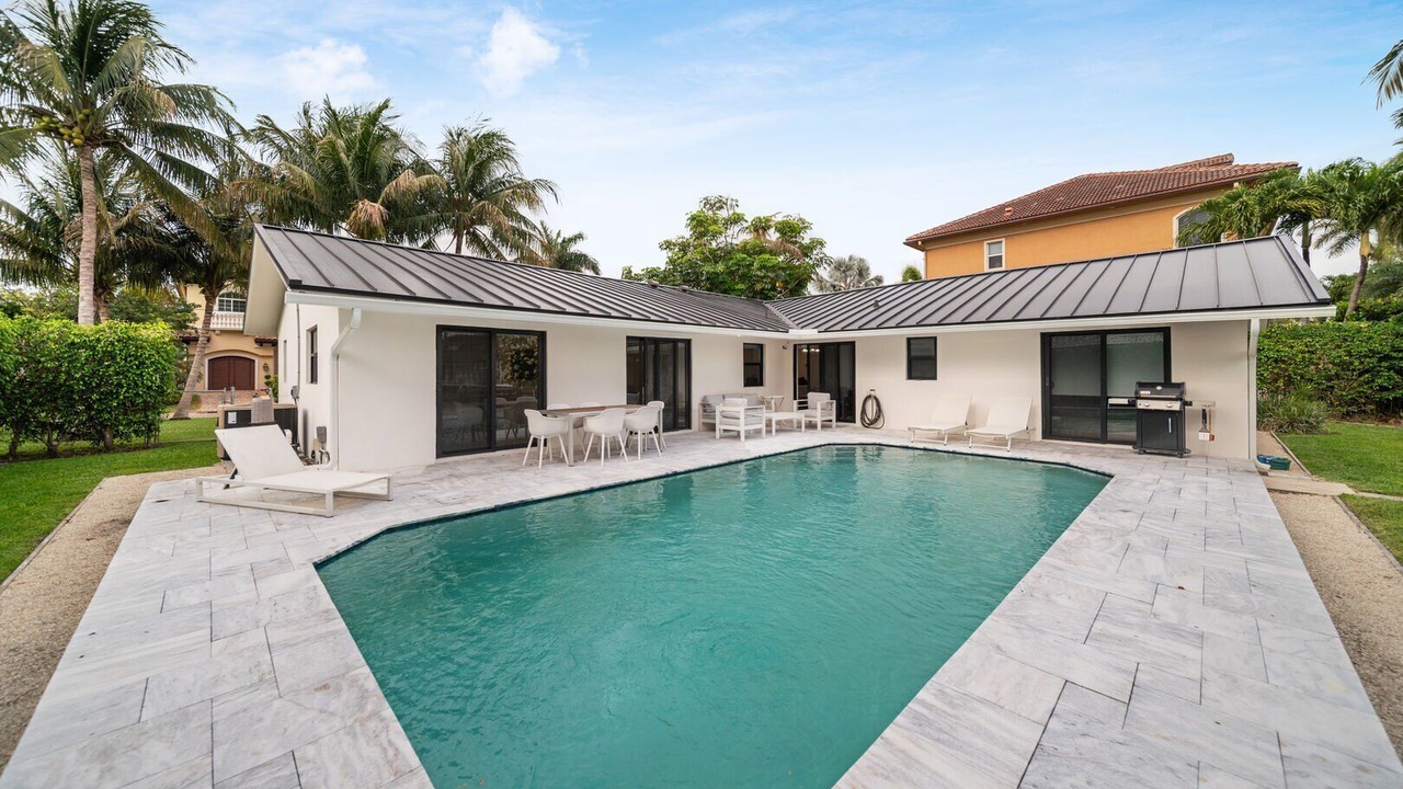 Photo of Outdoor in Tropic Isle