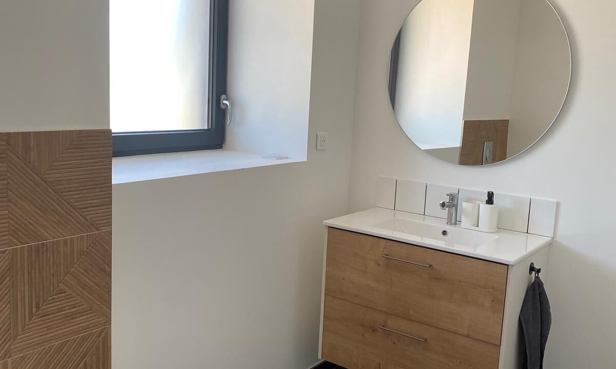 Photo of Bathroom in Beauvoir-de-Marc