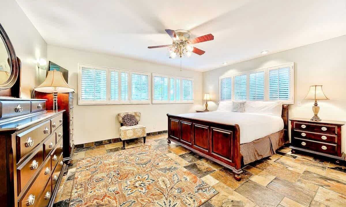Photo of Bedroom in La Jolla Shores