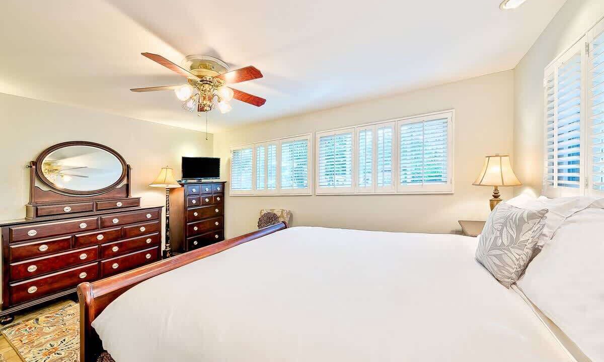 Photo of Bedroom in La Jolla Shores