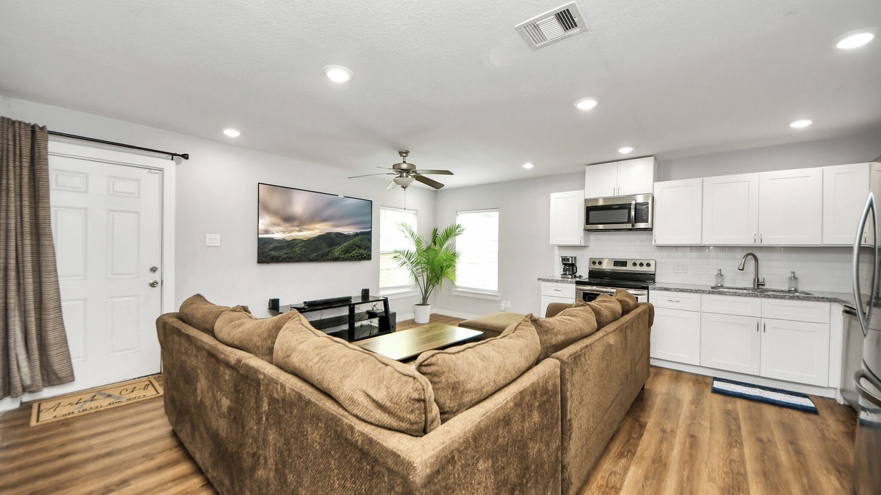 Photo of Livingroom in Northeast Houston