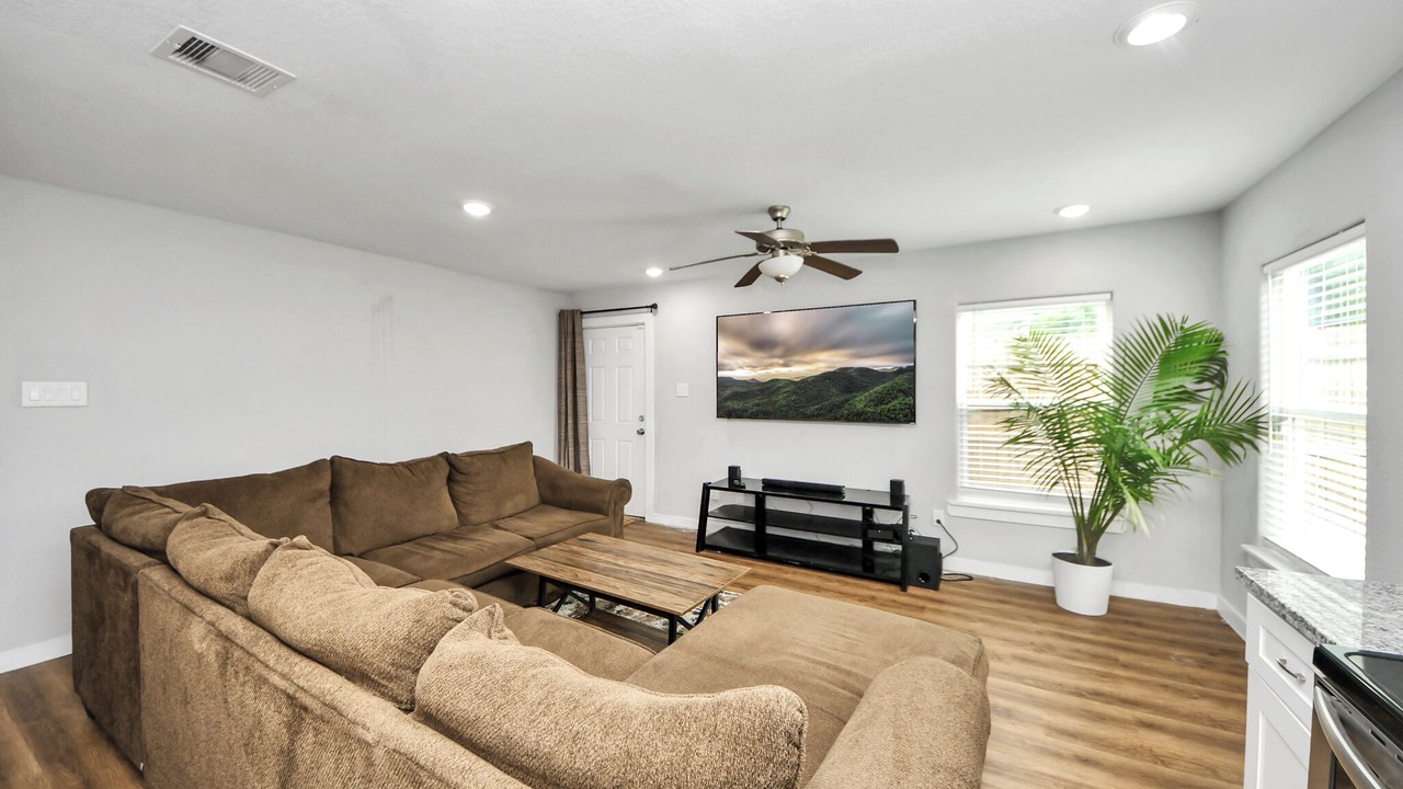 Photo of Livingroom in Northeast Houston