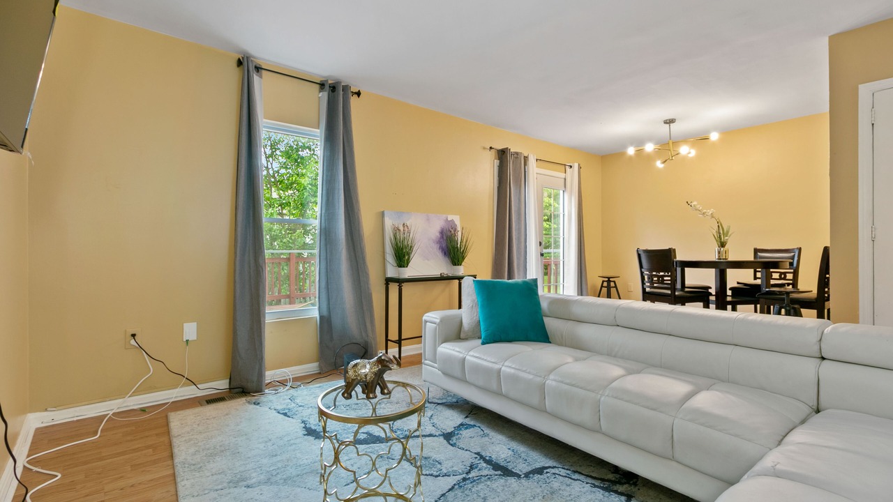 Photo of Livingroom in Calverton