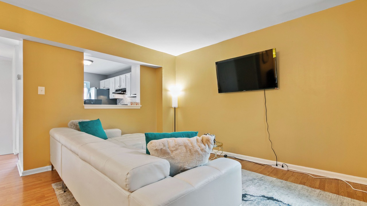 Photo of Livingroom in Calverton