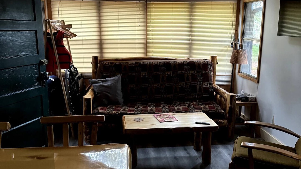 Photo of Livingroom in Falcon Lake
