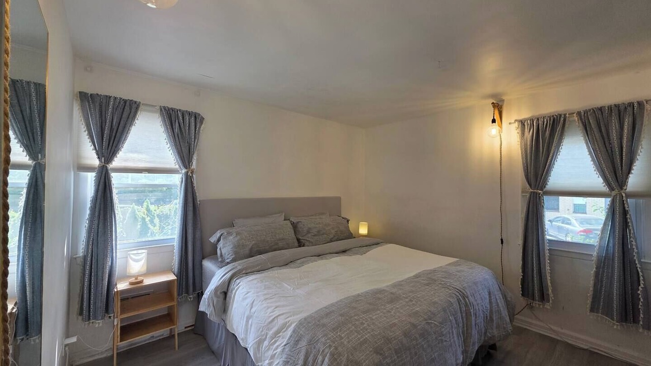 Photo of Bedroom in Fort Lee