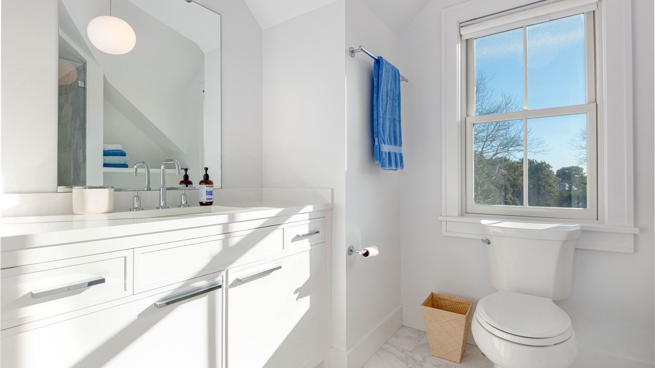 Photo of Bathroom in Surfside