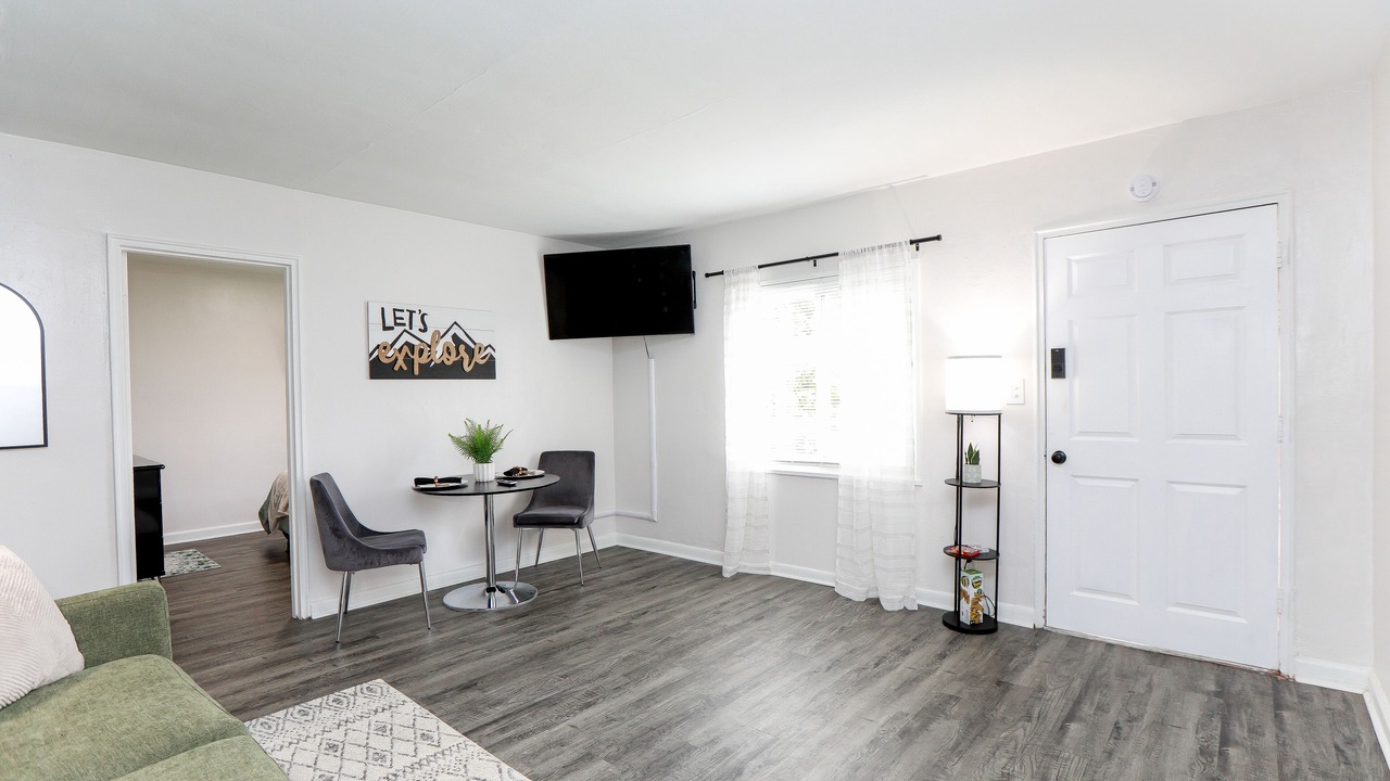 Photo of Livingroom in Bayview