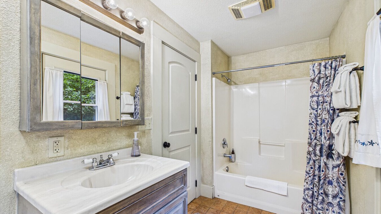 Photo of Bathroom in Orick