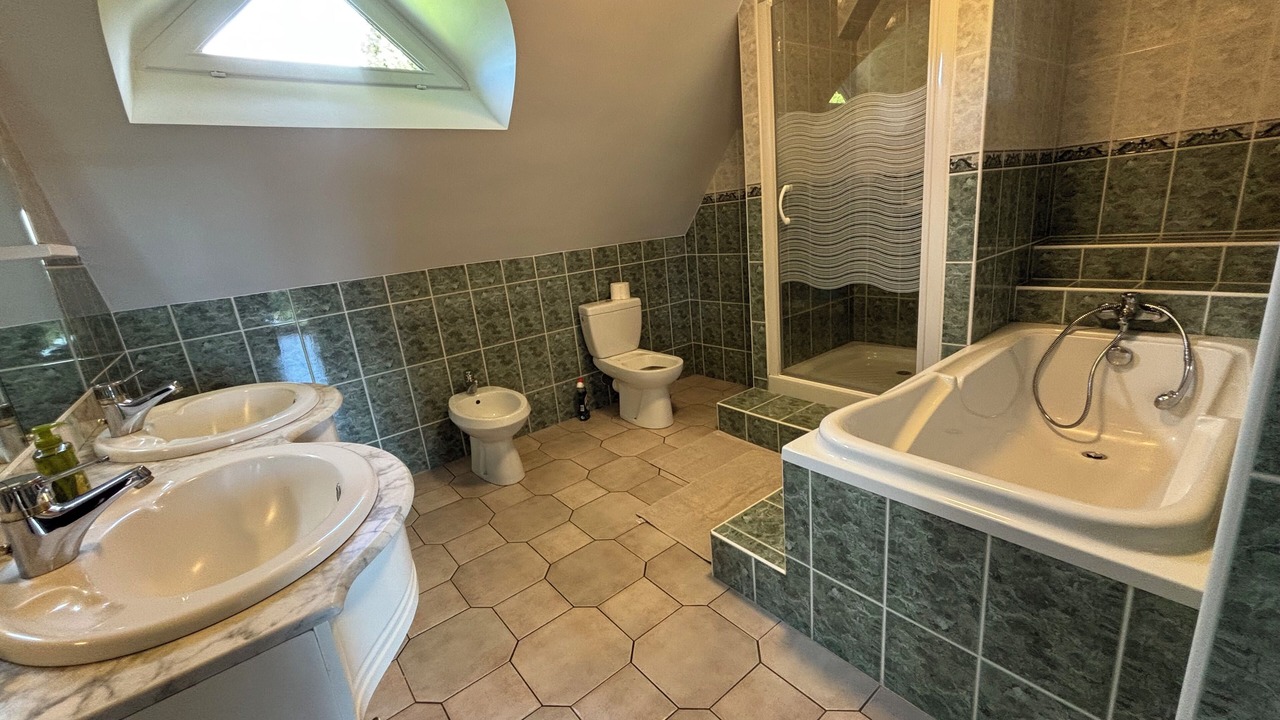 Photo of Bathroom in Landisacq