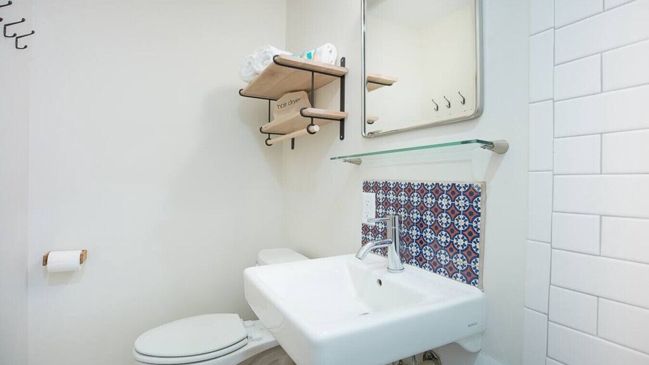 Photo of Bathroom in Yamacraw Village