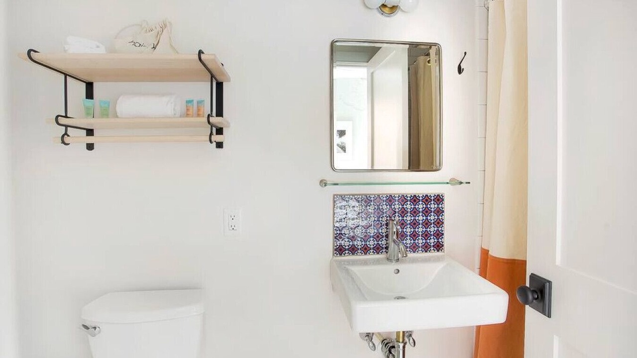 Photo of Bathroom in Yamacraw Village