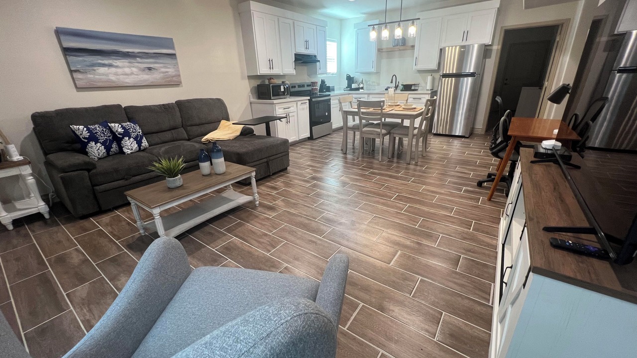 Photo of Livingroom in Eastern Division