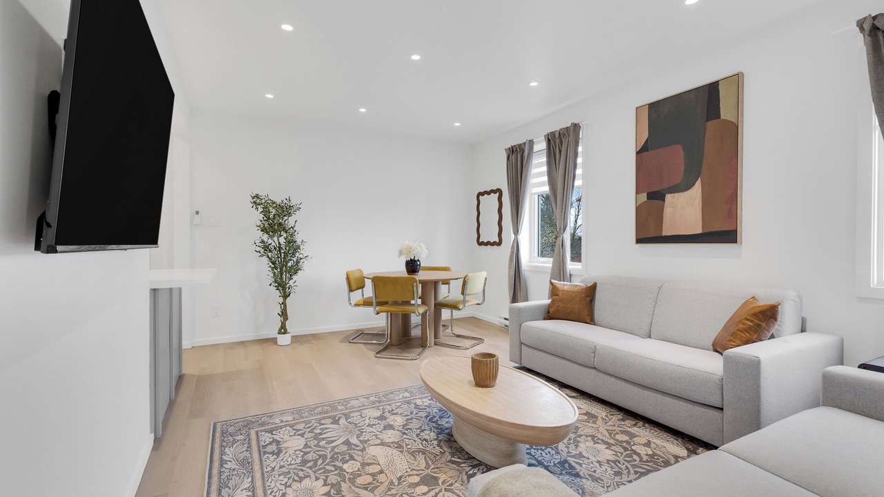 Photo of Livingroom in Cote-Des-Neiges—Notre-Dame-De-Grace