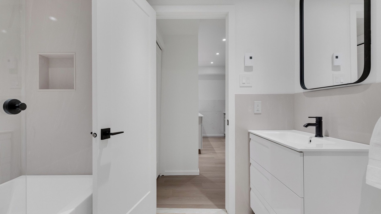 Photo of Bathroom in Cote-Des-Neiges—Notre-Dame-De-Grace