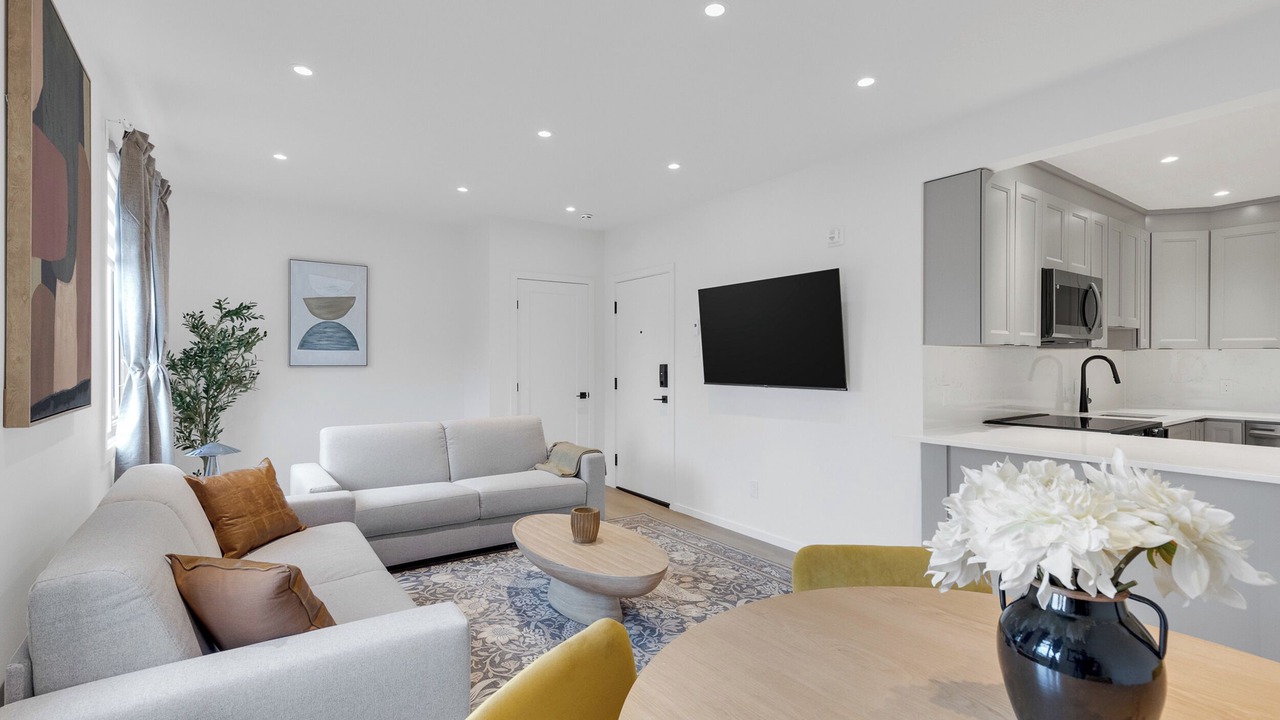 Photo of Livingroom in Cote-Des-Neiges—Notre-Dame-De-Grace