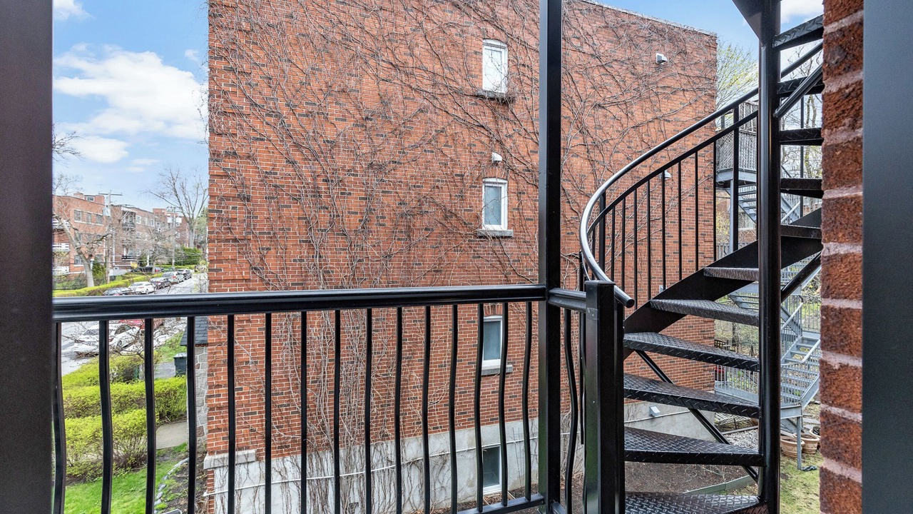 Photo of Patio Balcony in Cote-Des-Neiges—Notre-Dame-De-Grace