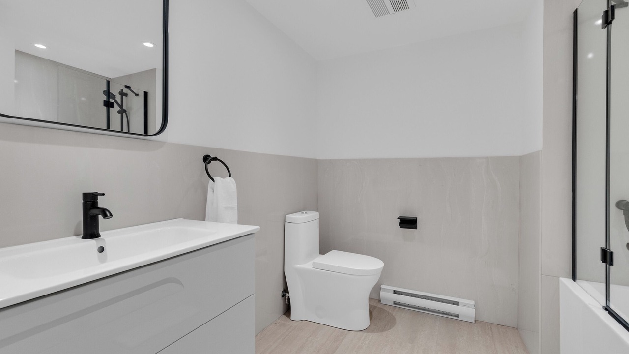 Photo of Bathroom in Cote-Des-Neiges—Notre-Dame-De-Grace