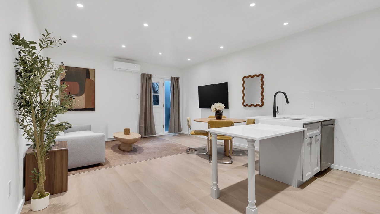 Photo of Livingroom in Cote-Des-Neiges—Notre-Dame-De-Grace