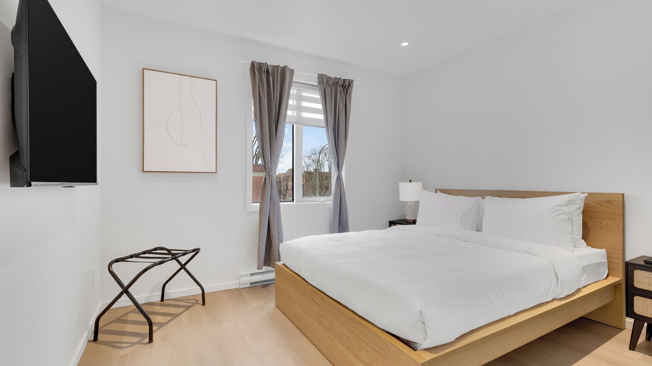 Photo of Bedroom in Cote-Des-Neiges—Notre-Dame-De-Grace