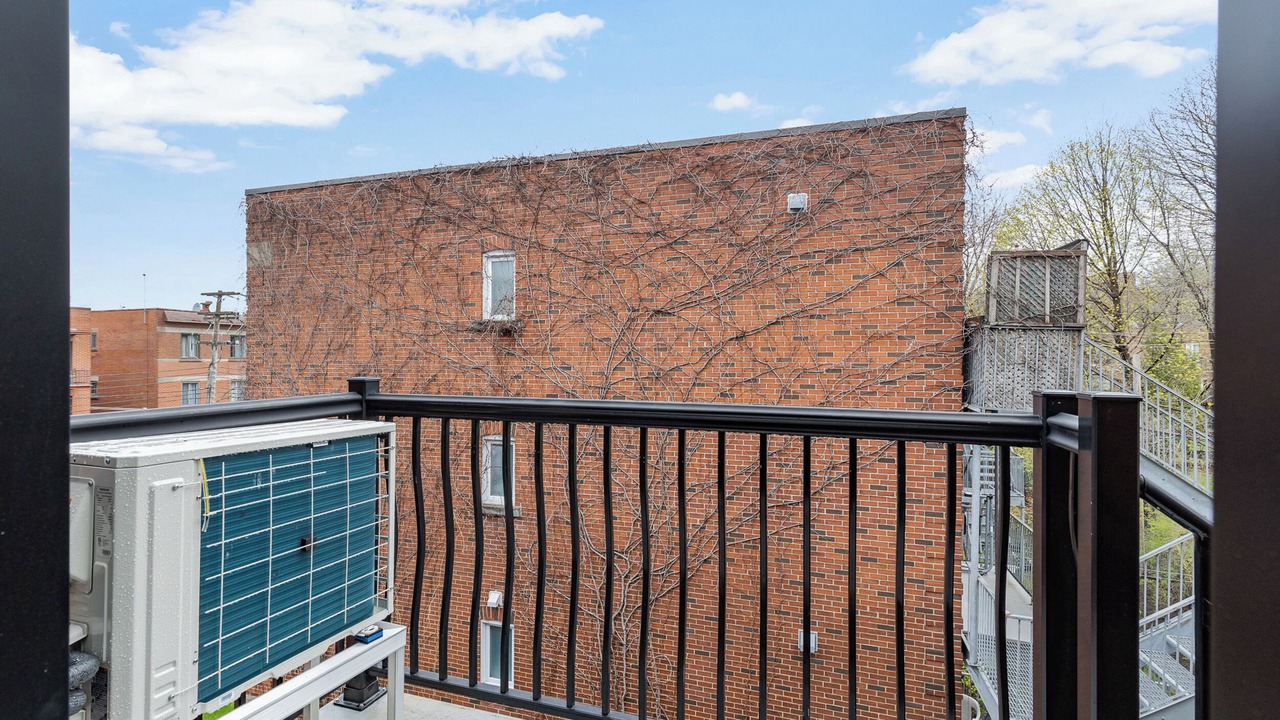 Photo of Patio Balcony in Cote-Des-Neiges—Notre-Dame-De-Grace
