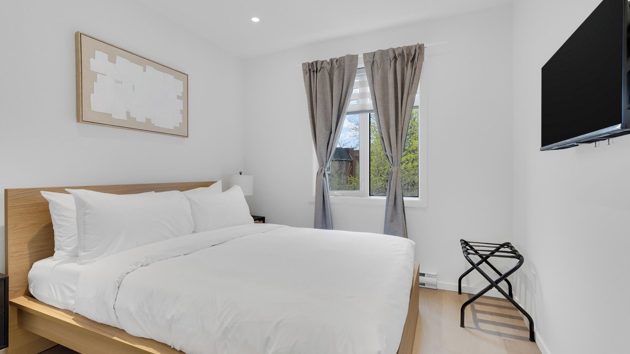 Photo of Bedroom in Cote-Des-Neiges—Notre-Dame-De-Grace