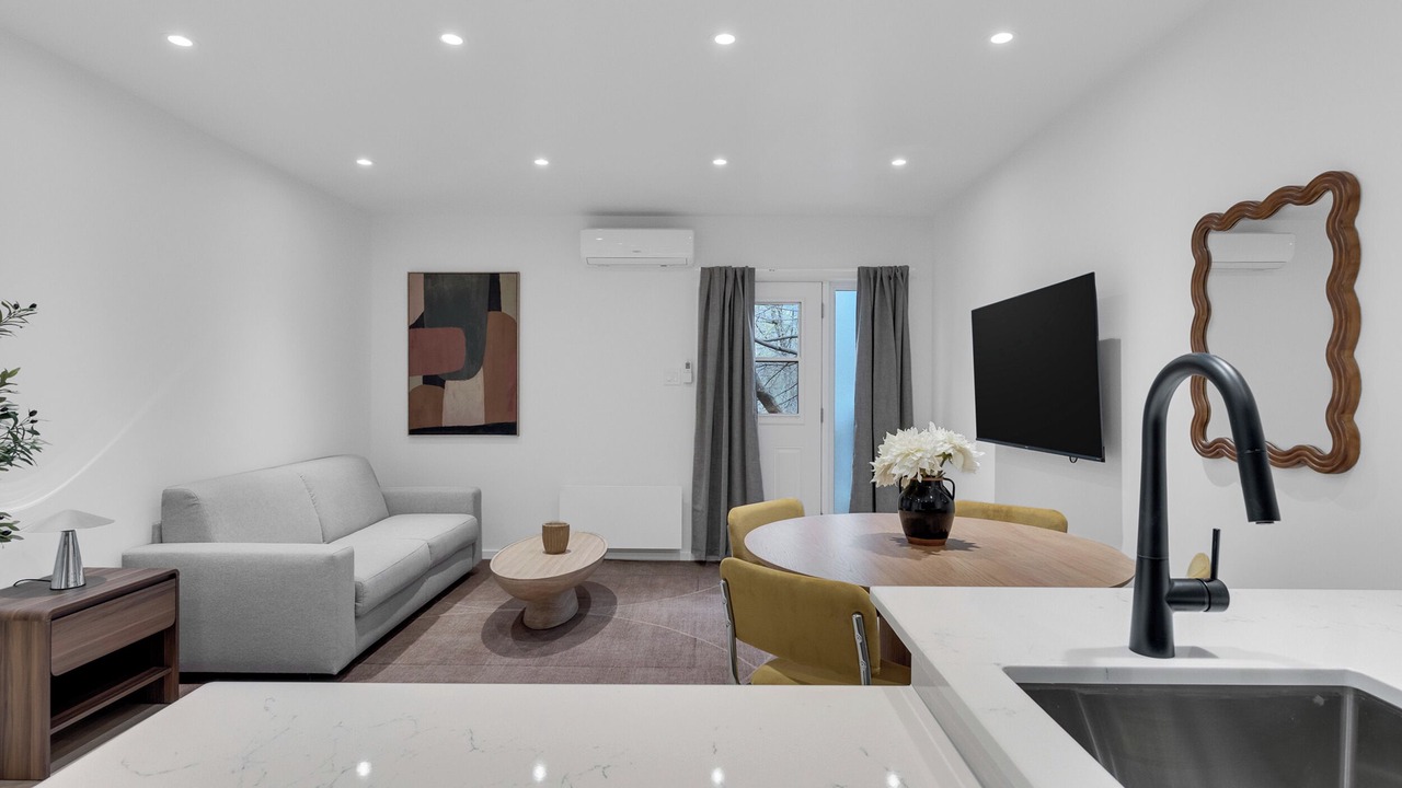 Photo of Livingroom in Cote-Des-Neiges—Notre-Dame-De-Grace
