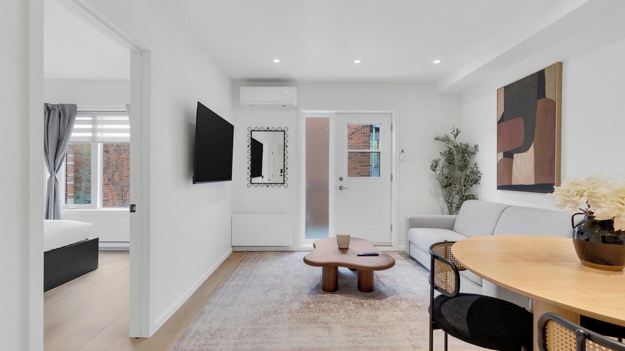 Photo of Livingroom in Cote-Des-Neiges—Notre-Dame-De-Grace