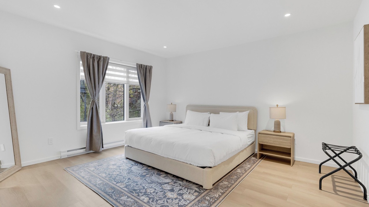 Photo of Bedroom in Cote-Des-Neiges—Notre-Dame-De-Grace