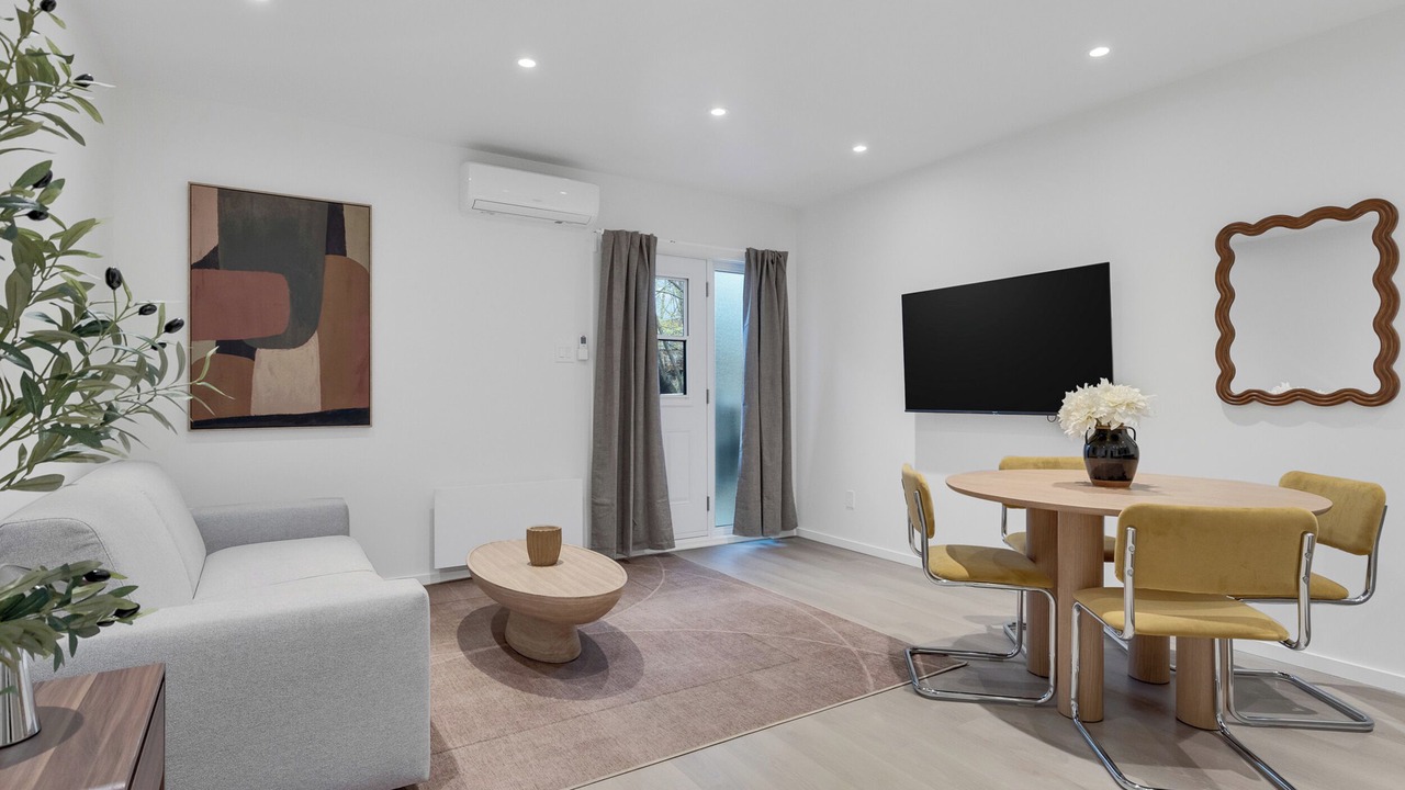 Photo of Livingroom in Cote-Des-Neiges—Notre-Dame-De-Grace