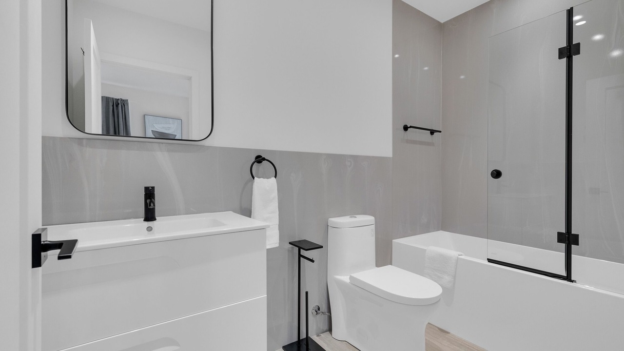 Photo of Bathroom in Cote-Des-Neiges—Notre-Dame-De-Grace