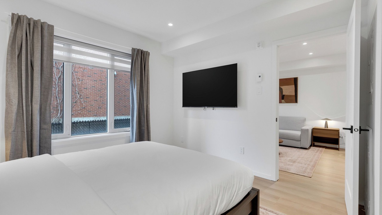 Photo of Bedroom in Cote-Des-Neiges—Notre-Dame-De-Grace