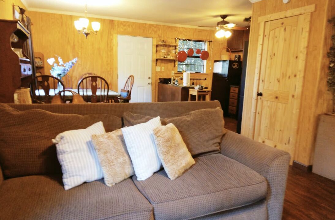 Photo of Livingroom in Flint