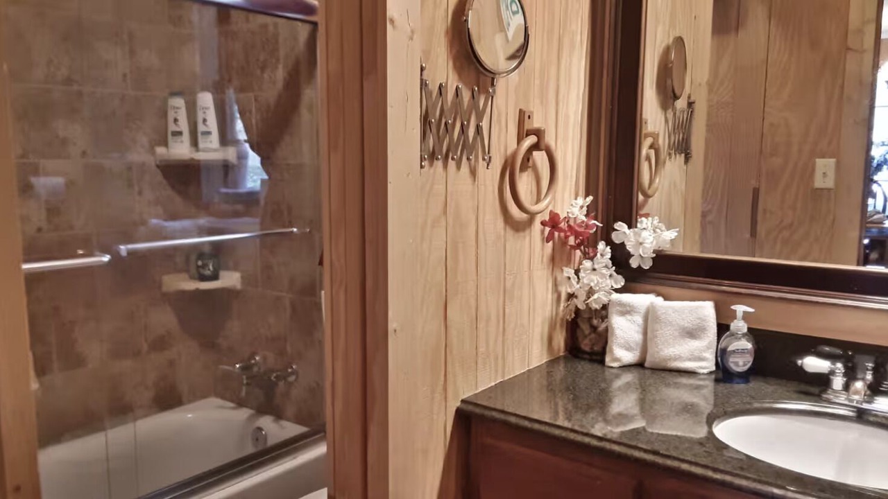 Photo of Bathroom in Flint